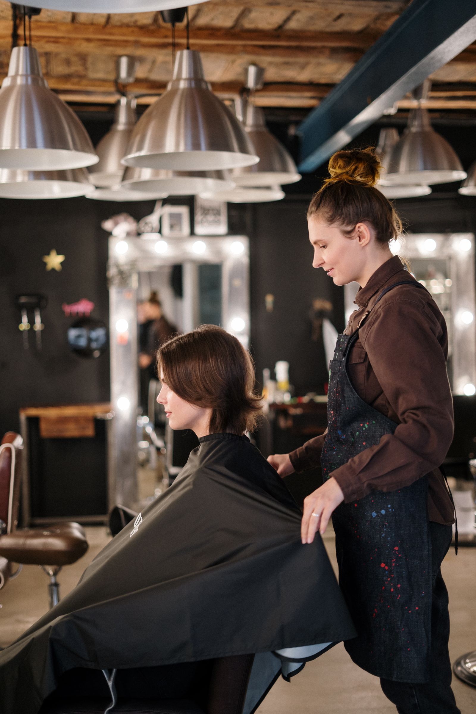 Friseurarbeit im Salon